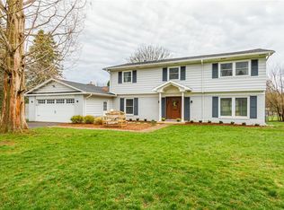 7 Falconbridge Dr, Pittsford, NY 14534
