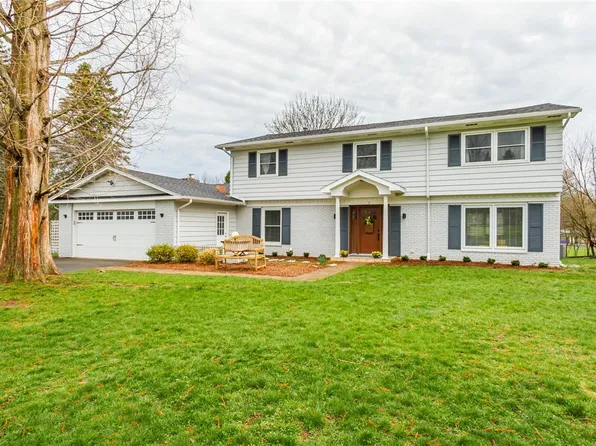 7 Falconbridge Dr, Pittsford, NY 14534