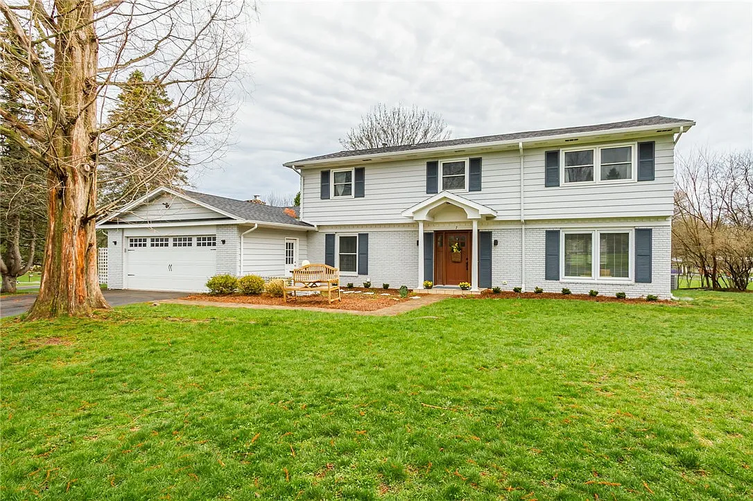 7 Falconbridge Dr photo 1
