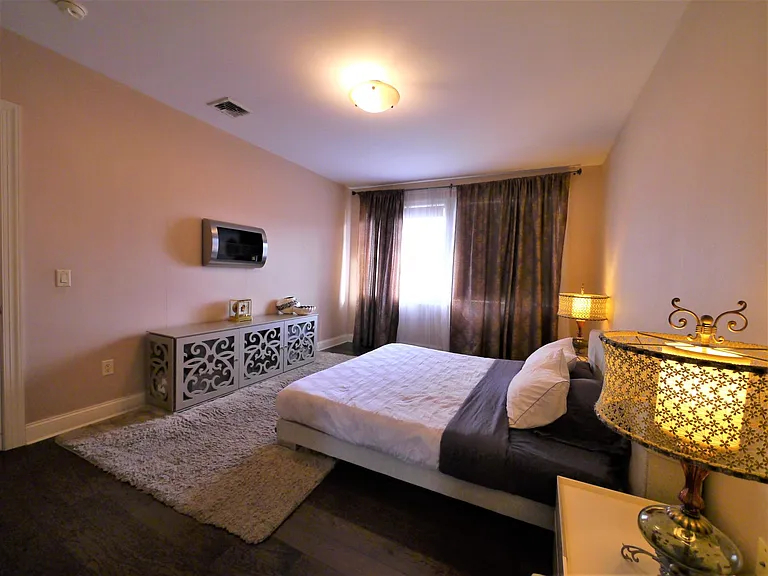 255 Laird Ave #15 — Photo 15
