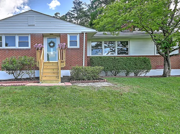 3521 Fort Henry Dr, Kingsport, TN 37664