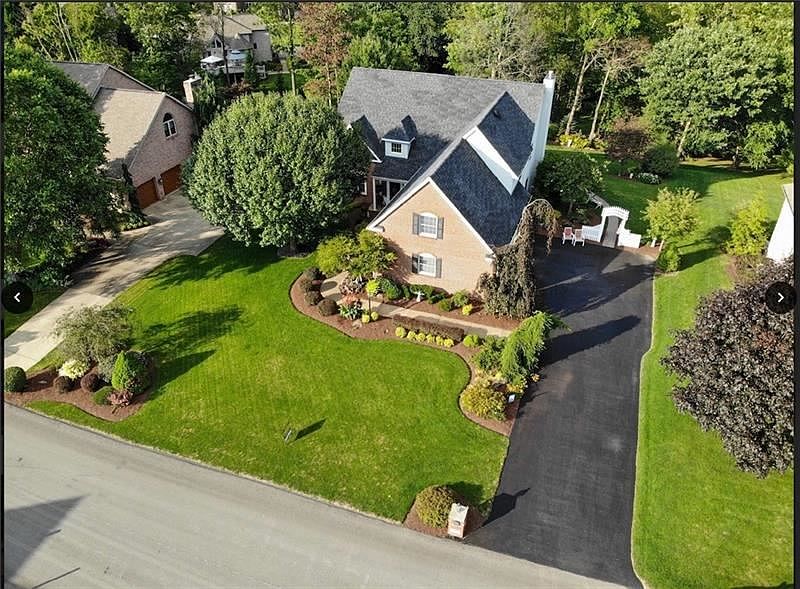 1st image of 1042 Lexington Dr