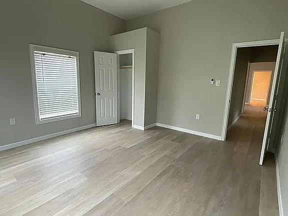 4th image of 1850 Grand St