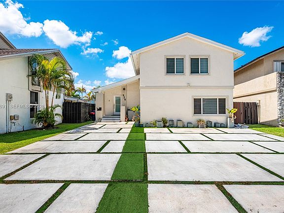 3rd image of 928 NW 106th Avenue Cir