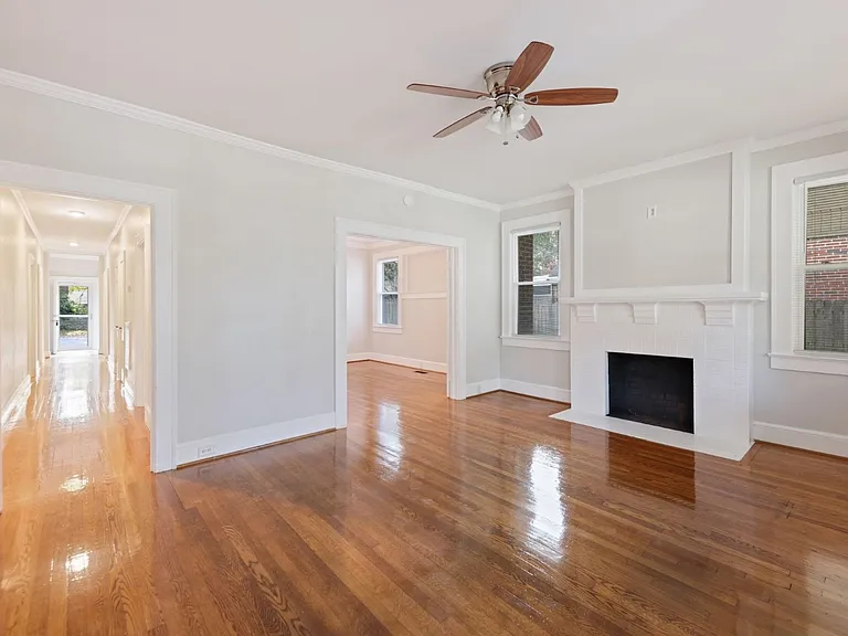 1015 S Hawthorne Rd — Photo 7