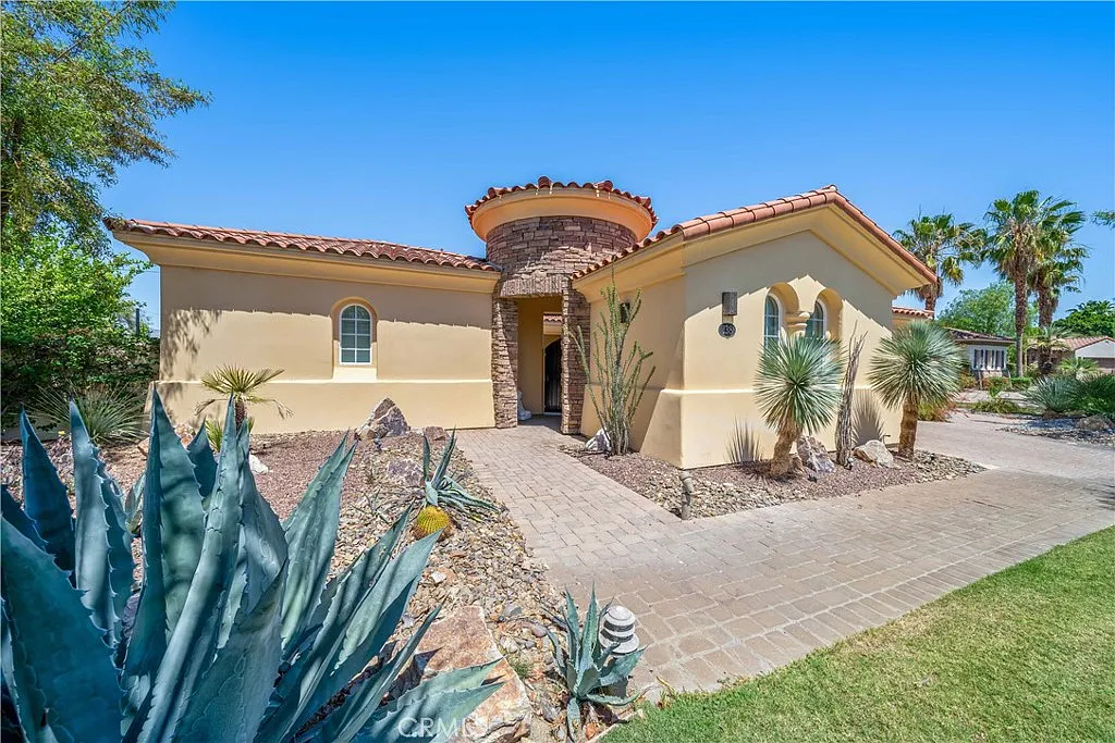 4 bed, 4.5 bath, 3598 sqft, $12,975 — Photo 4