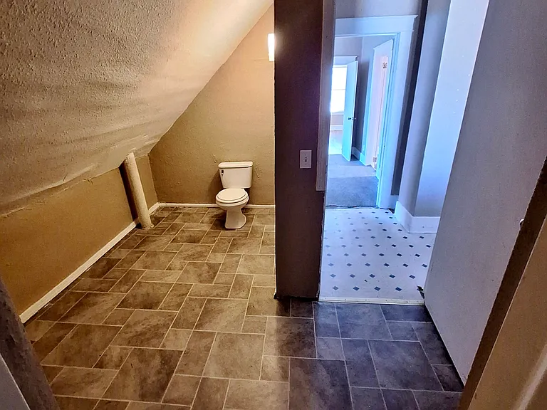 2423 S Niagara St #2 — Photo 7