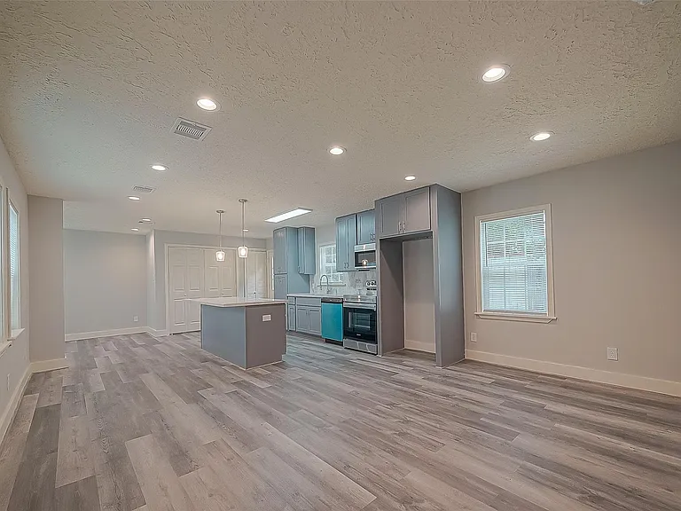 4417 Knoxville St — Photo 15