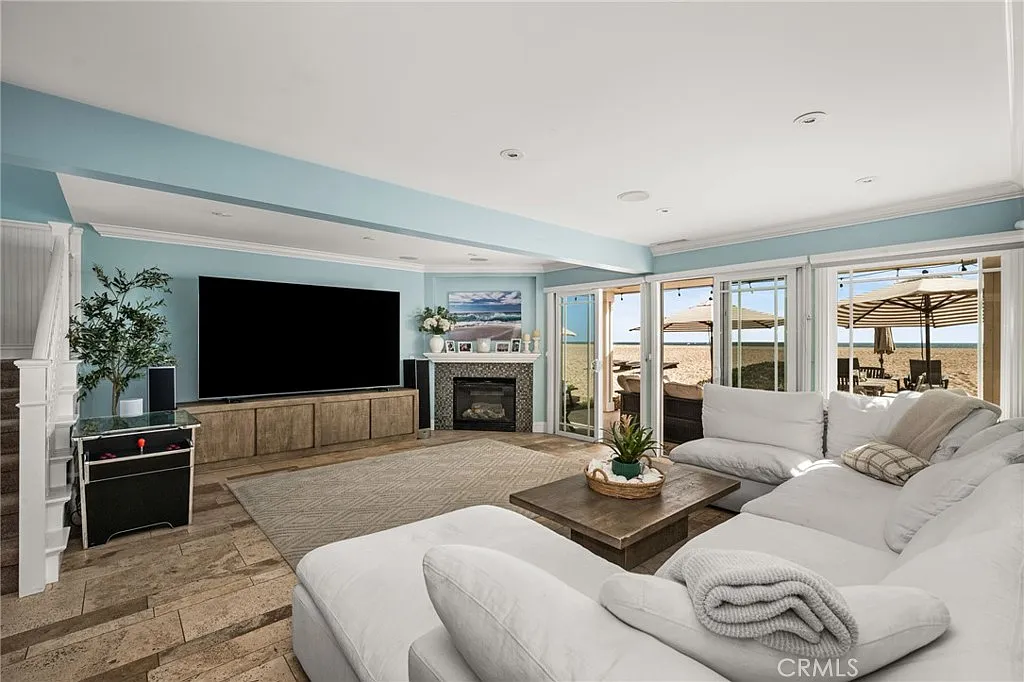 3 bed, 2.5 bath, 1656 sqft, $12,000 — Photo 3