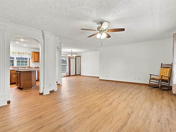 4th image of 288 Paddock Cir