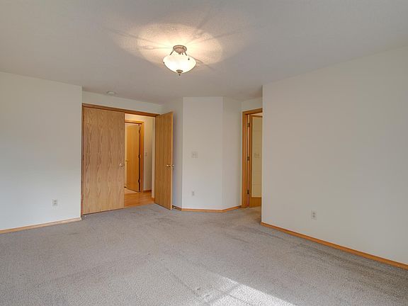 4th image of 211 NW 98th Cir