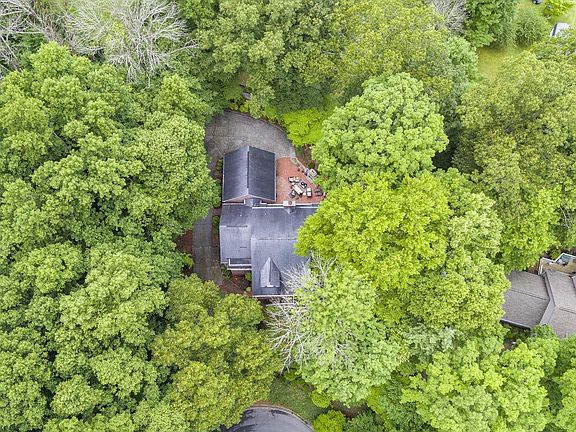 2nd image of 1622 Strawberry Ln