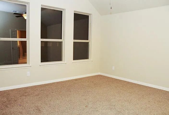 152 Belford St — Photo 11