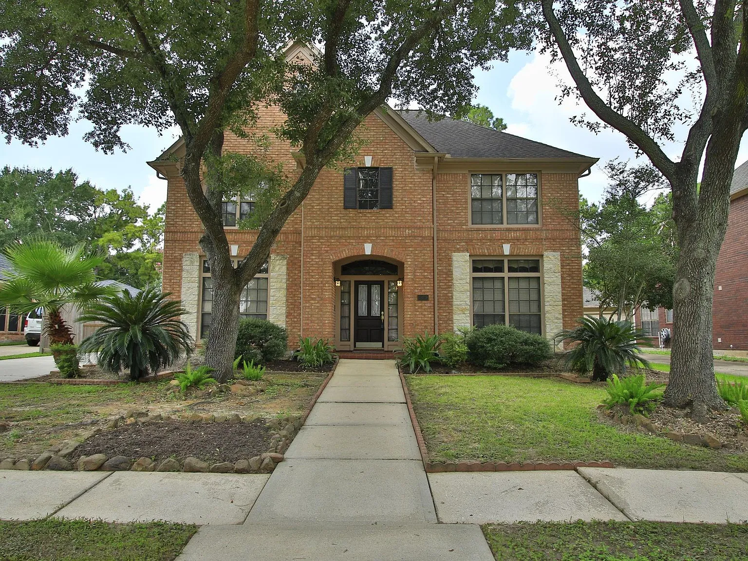 4 bed, 2.5 bath, 2567 sqft, $2,595 — Photo 1