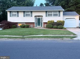 527 Hobart Dr, Laurel Springs, NJ 08021