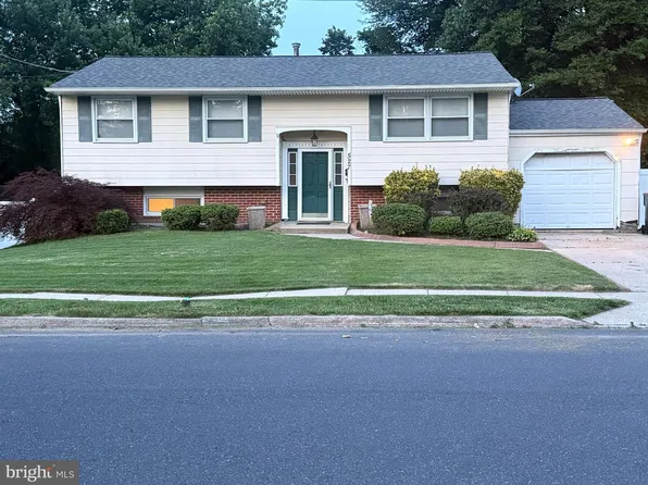 527 Hobart Dr, Laurel Springs, NJ 08021