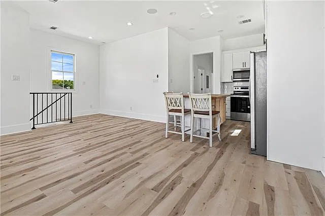 3 bed, 2.0 bath, 1336 sqft, $2,350 — Photo 2