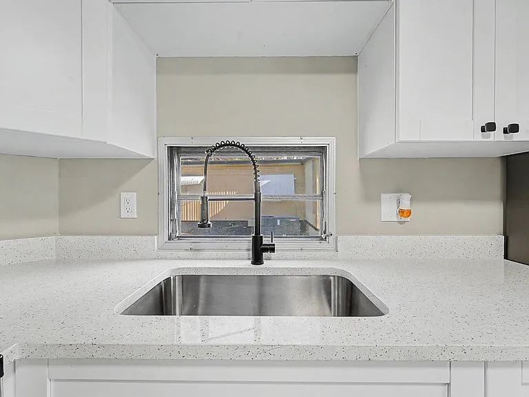 5053 Dunedin St — Photo 8