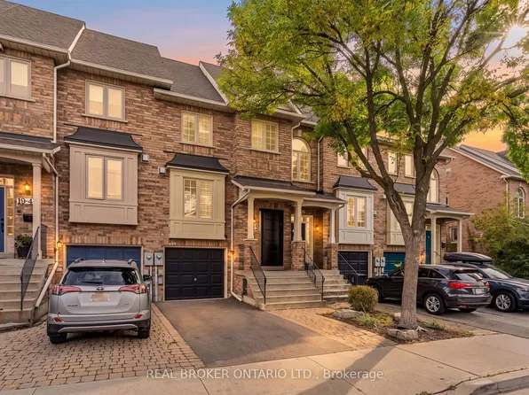 19 Thirtieth St #3, Toronto, ON M8W 3B7