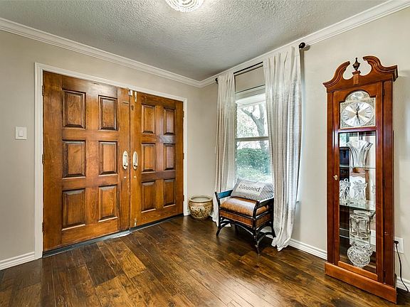3rd image of 4304 Briargrove Ln