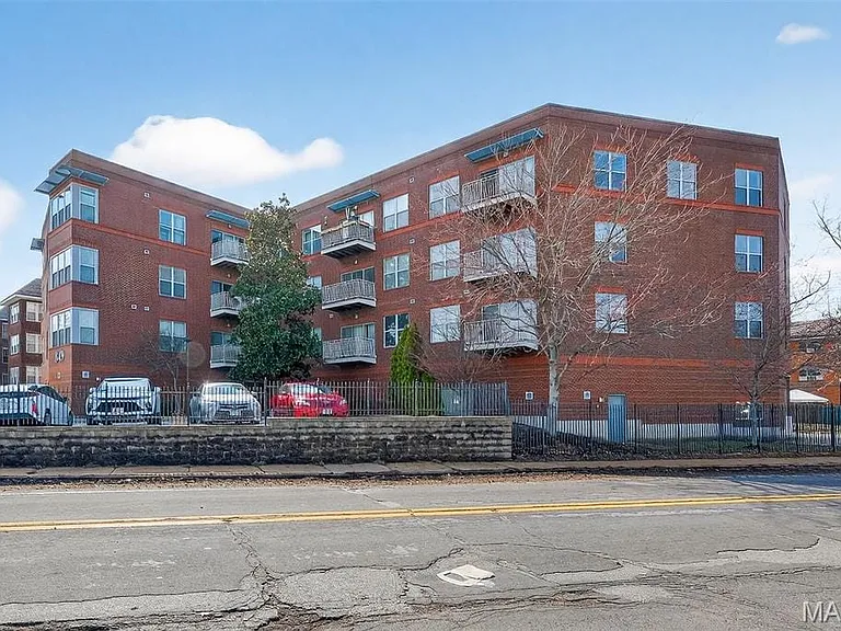849 Westgate Ave #305 — Photo 2