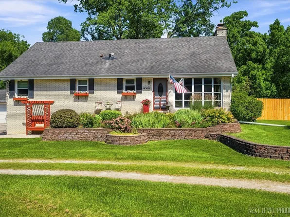 1N255 Prairie Ave, Glen Ellyn, IL 60137