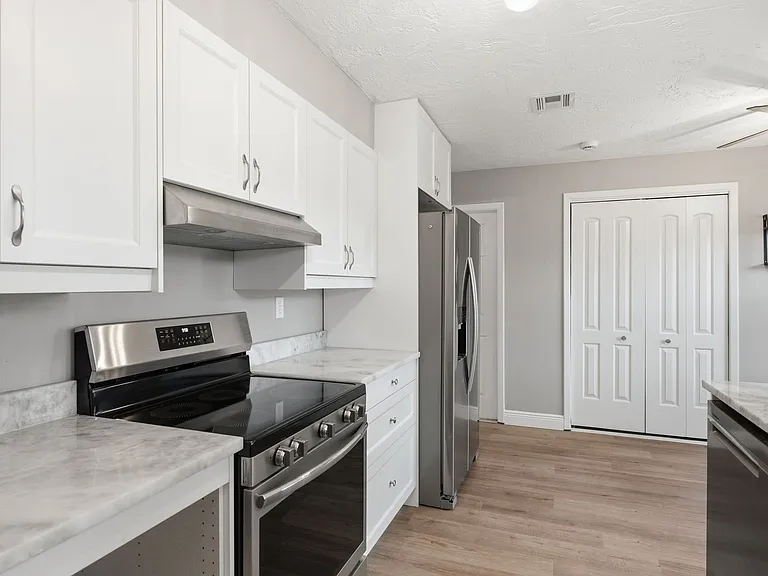 330 Scott Ct — Photo 20