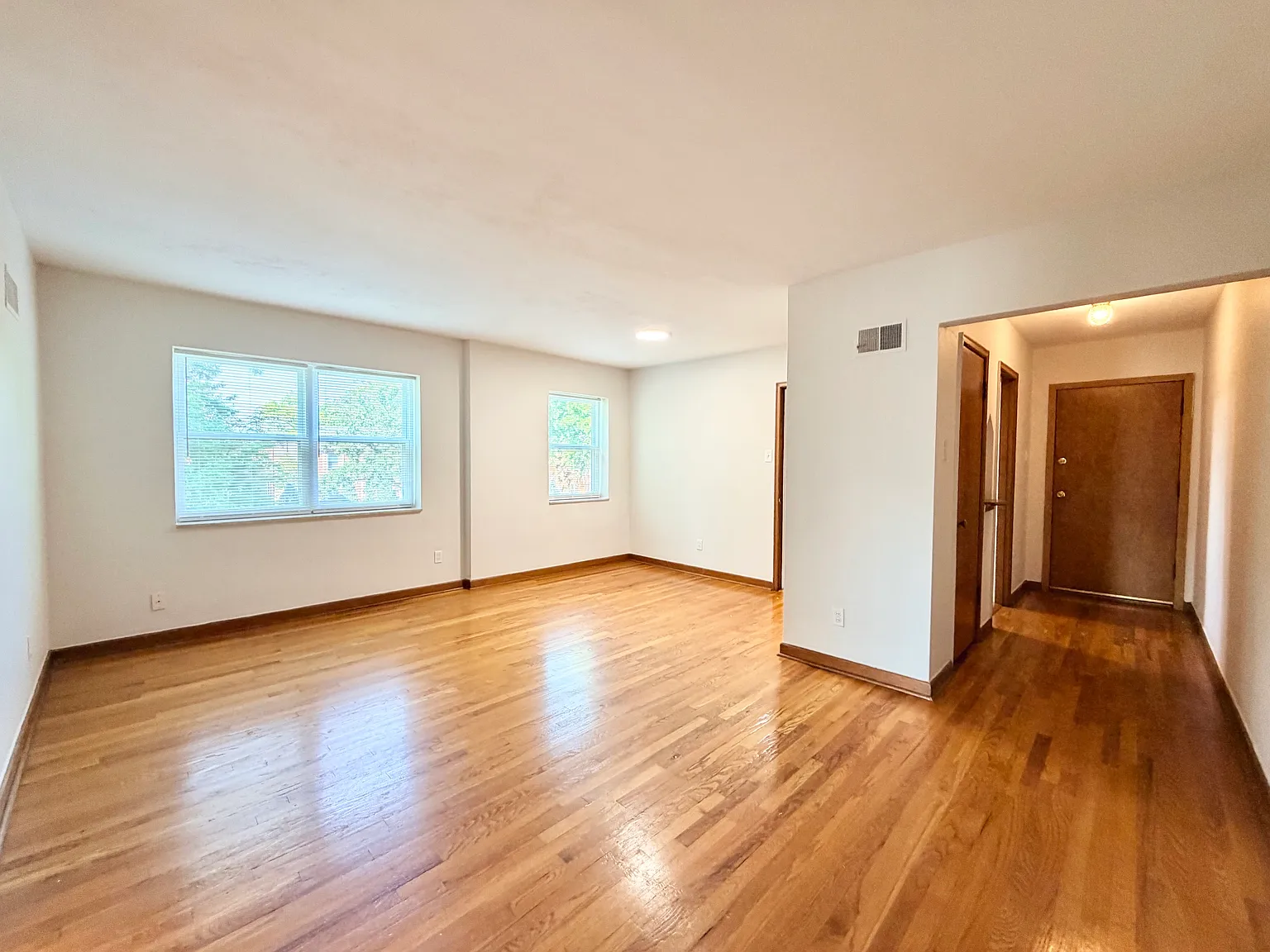 2 bed, 1000 sqft, $1,095 — Photo 1