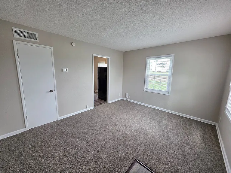 9500 Harrison St — Photo 2