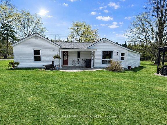 3rd image of 3302 Innisfil Beach Rd