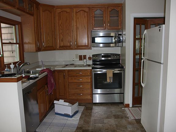 4th image of 172 Calhoun St