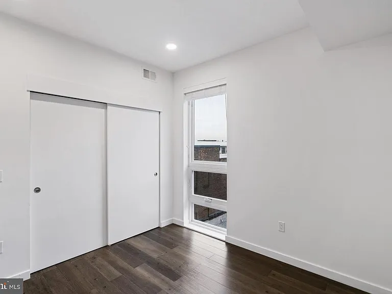 1501 N 31st St #405 — Photo 12