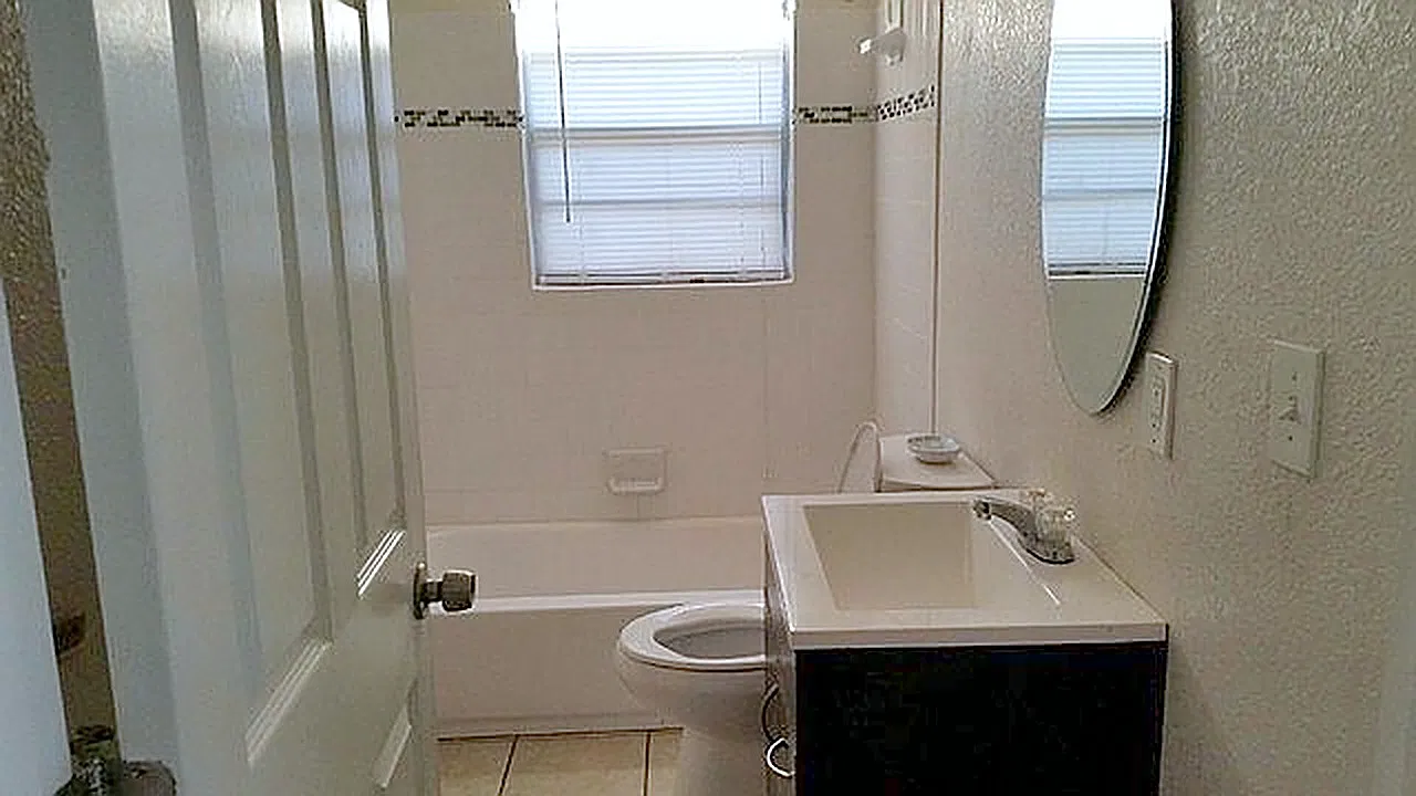 5 bed, 1380 sqft, $2,000 — Photo 3