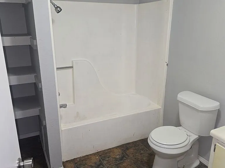 505 Oak St — Photo 13
