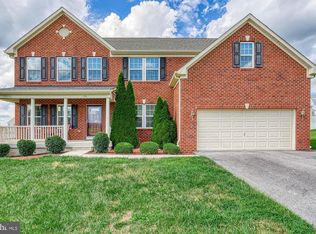 130 Louvain Dr, Hanover, PA 17331