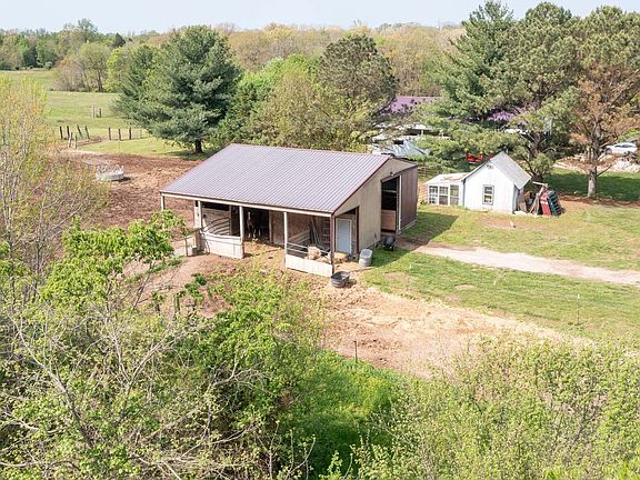 2nd image of 2565 Iuka Rd