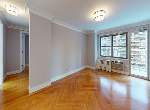 2nd image of 50 W 97th St APT 9R