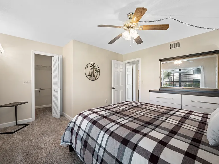 3301 Crystal Ct #D — Photo 20