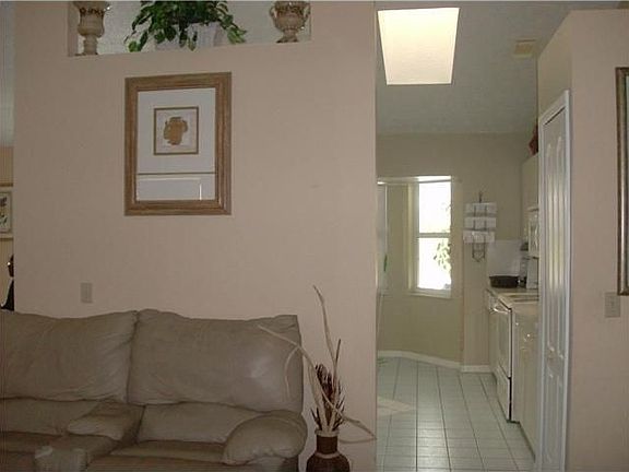 3rd image of 1614 SW Lexington Dr