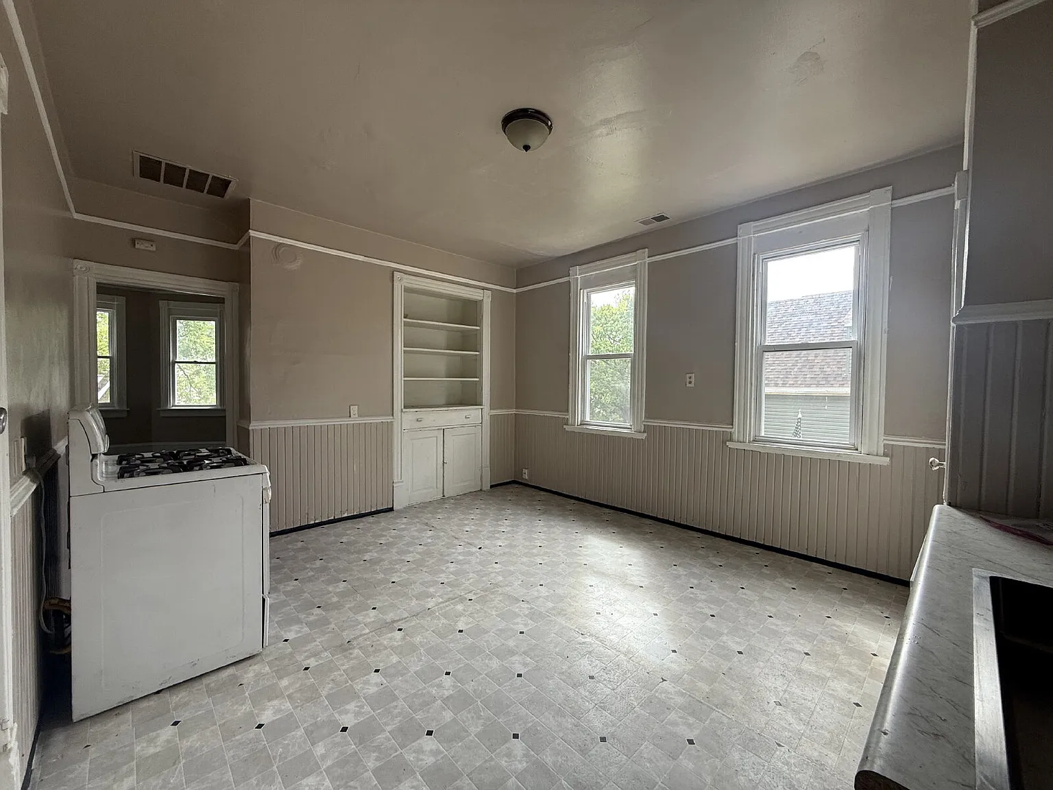 2 bed, 1.0 bath, $850 — Photo 4