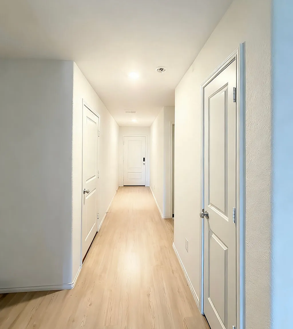 3 bed, 1271 sqft, $2,399 — Photo 3