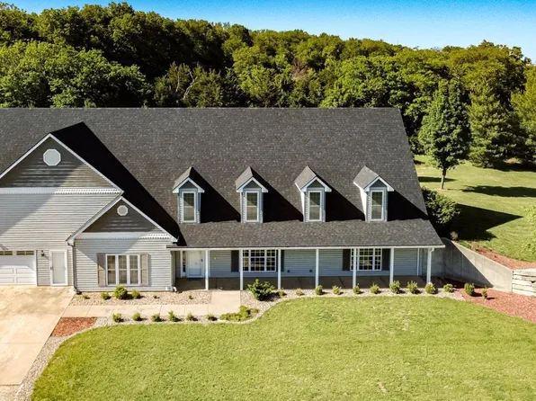 721 E 1650th Rd, Baldwin City, KS 66006