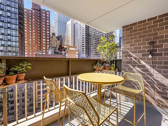 4th image of 77 Fulton St APT 14F