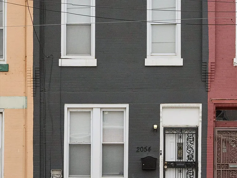2054 W Glenwood Ave — Photo 3