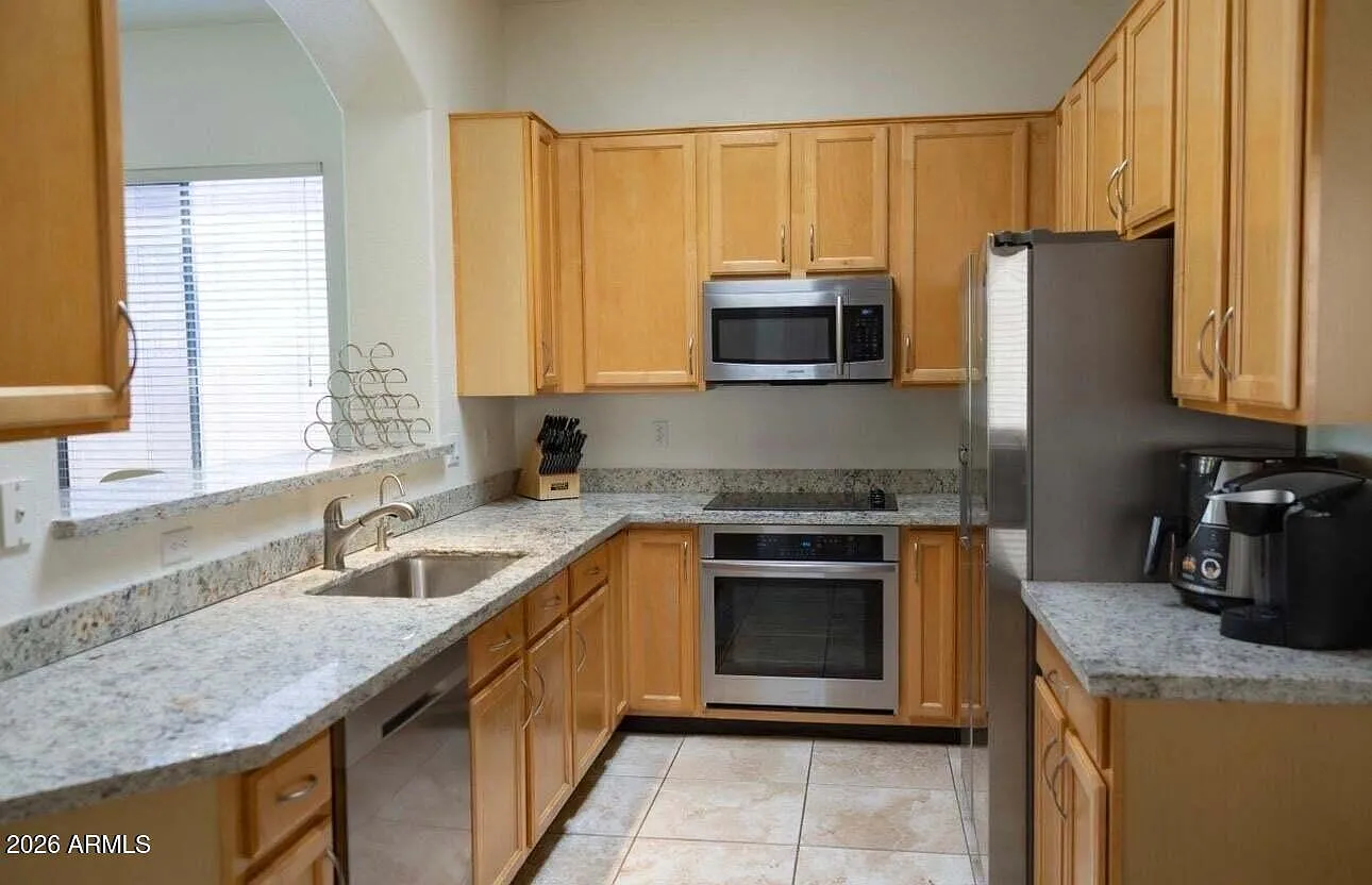 4 bed, 2.0 bath, 1848 sqft, $3,400 — Photo 2