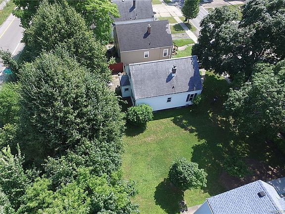 4th image of 143 63rd St