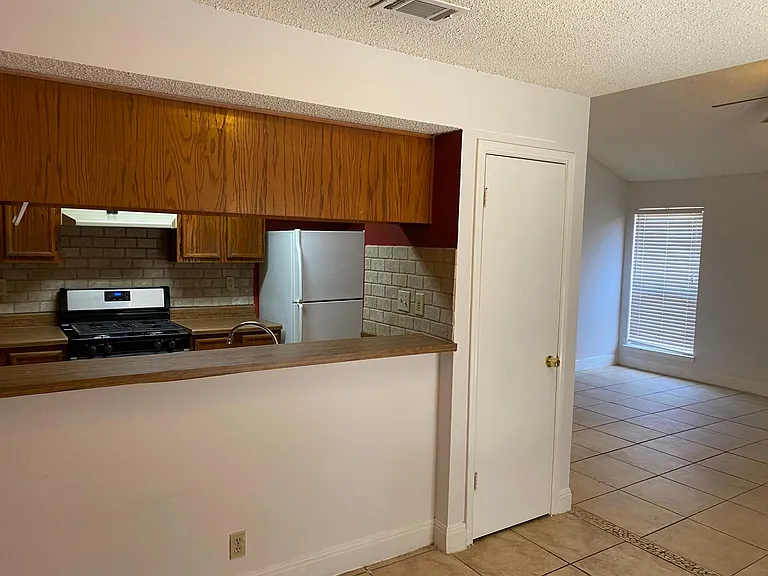 904 King Albert St #B — Photo 6