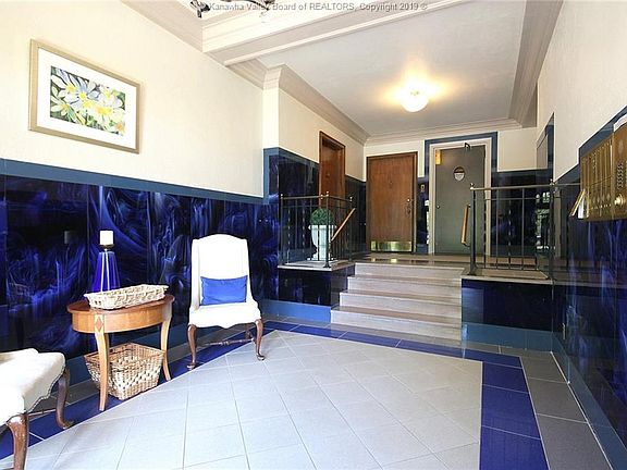 3rd image of 1570 Kanawha Blvd E APT 302