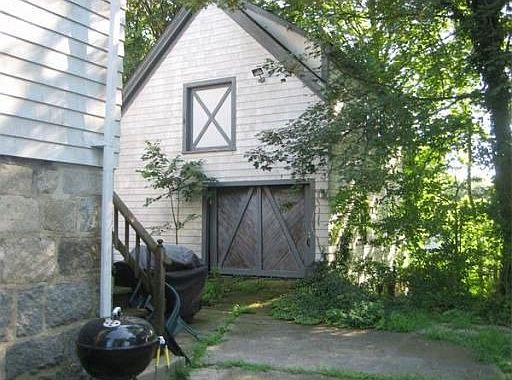 2nd image of 372 Metropolitan Ave