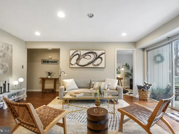 7721 Inversham Dr APT 132, Falls Church, VA 22042